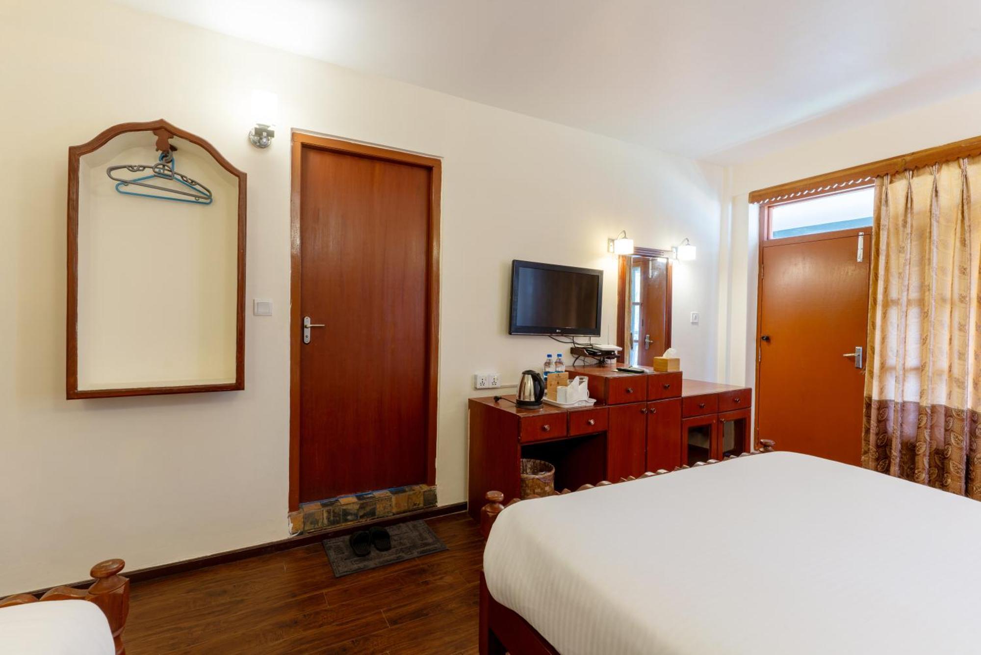 Lake View Resort Pokhara Exterior foto